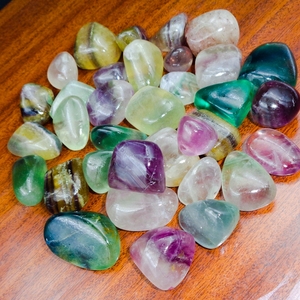 Pierres roulées en fluorite naturelle multicolore, cristal de guérison en fluorite arc-en-ciel pour la méditation Reiki, décoration énergétique, vente en gros - Product Image 3