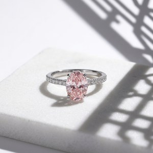 แหวนทองคำขาว 18K สำหรับผู้หญิง ประดับเพชรทรงรี 1.50 กะรัต ฝังแบบซ่อน Halo Pave Band ได้รับการรับรองจาก IGI เพชรเพาะเลี้ยงในห้องปฏิบัติการ น้ำหนัก 4 กรัม ของขวัญสำหรับงานหมั้น - Product Image 1