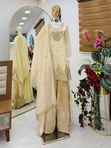 Ensemble Sharara Premium pour Femme en Georgette de Renard Traditionnelle avec Broderie de Paillettes, Extensible, Séchage Rapide, Réversible, de Créateur - Product Image 5