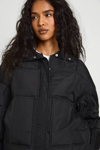 Veste d'hiver matelassée pour femme en toile tricotée personnalisée, respirante, pour l'extérieur, avec capuche - Product Image 3