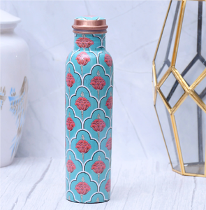 Bouteille d'eau en cuivre imprimée attrayante, bouteille d'eau pour le yoga, meilleur design ayurvédique, récipient en cuivre anti-fuite - Product Image 1