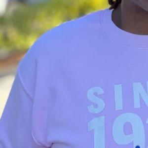 เสื้อสเวตเชิ้ตคอกลมแขนยาวสำหรับผู้หญิง ผ้าฟลีซ สวมใส่สบาย ทรงหลวม ปักลายได้ตามต้องการ สไตล์ลำลอง - Product Image 4