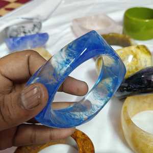 กำไลเรซิ่นอีพ็อกซี่ทำมือรักษ์โลก รูปทรงไม่สม่ำเสมอ หลายสี งานศิลปะสะสม งานฝีมือ เครื่องประดับ วันวาเลนไทน์ - Product Image 6