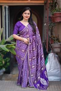 Nuevo y Elegante Sari de Algodón Crepé Banarasi Puro con Diseños de Zari, Encaje Moti, Sin Arrugas, de Secado Rápido, para Fiestas, Diwali y Uso Casual - Product Image 3