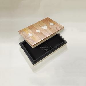 กล่องเก็บไพ่ไม้ทำมือ พร้อมลายไม้ธรรมชาติและลายอินเลย์รูปสูท  กล่องใส่ไพ่โป๊กเกอร์พรีเมียม ขนาดใหญ่ จุได้เยอะ - Product Image 5