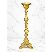 Ensemble de chandeliers d'autel, articles religieux, en laiton baroque embossé, bois doré, chandelier de prière doré