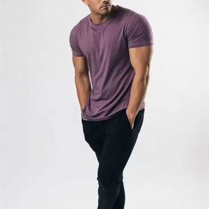 Ensemble T-shirt et short anti-rides pour homme de qualité supérieure, dernier design, respirant, vêtements de sport décontractés pour l'été, logo/couleur personnalisés - Product Image 1