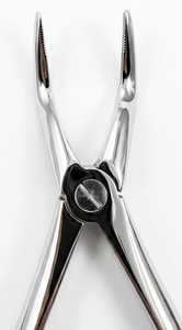 Forceps d'extraction dentaire pédiatrique ergonomique, manuel, petite taille, bec étroit, poignée texturée pour racines antérieures supérieures - Product Image 3