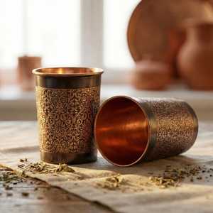 Bouteille en cuivre rustique pour la décoration de la maison et la table à manger - Product Image 3