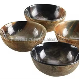 Cuenco de cuerno de búfalo único en tonos naturales, Decoración de mesa hecha a mano con acabado brillante de 10 pulgadas para el hogar y hoteles - Product Image 1