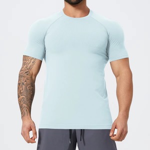 Fabricante de Camisetas de Compresión Personalizadas, Ropa Deportiva Premium para Gimnasio, Secado Rápido, Poliéster y Spandex, Bordado y Serigrafía, MOQ Bajo - Product Image 4