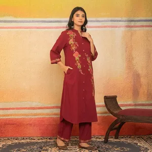 Ensemble Kurta et pantalon en coton et lin brodé marron pour femme, col mandarin, manches trois quarts, coupe droite, tenue ethnique élégante - Product Image 4