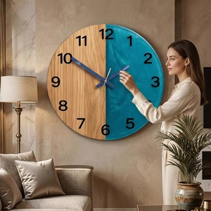Horloge murale moderne ronde en bois Art Déco avec design abstrait bleu, analogique mécanique silencieuse pour la décoration du salon - Product Image 2