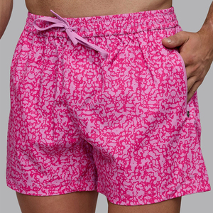 Pantalones Cortos Deportivos para Hombre, Estampado de Camuflaje Rosa, Secado Rápido, Cintura con Cordón y Bolsillos, Estilo Casual, Tejido de Poliéster - Product Image 1