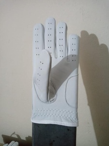 ถุงมือกอล์ฟผู้ชายคุณภาพพรีเมียมระดับมืออาชีพ ลดราคาพิเศษ พร้อมโลโก้ กันน้ำ ระบายอากาศได้ดี ผลิตจากวัสดุ PU ปิดด้วยแถบตีนตุ๊กแก - Product Image 4