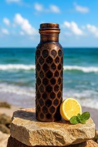 Botella de Agua Artesanal de Cobre Puro con Ilustración Detallada de la Naturaleza, Acabado de Esmalte Lacado - Product Image 3