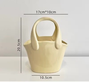 Vase en céramique décoratif de style sac à main, émail crémeux moderne, artisanat décoratif pour la décoration de la maison - Product Image 3