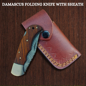 Cuchillo plegable de Damasco con mango de madera, hoja de punta caída, perilla para el pulgar y funda de cuero - Product Image 1