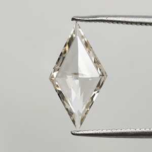 Diamante cultivado en laboratorio con corte romboide VVS para la fabricación de anillos de compromiso, certificado por IGI, fabricante de diamantes sueltos de lujo de la India. - Product Image 3