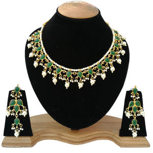 Parure de collier et boucles d'oreilles tendance en zircon plaqué or, motif floral, pour fiançailles, mariage, fêtes et occasions festives - Product Image 1