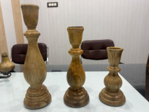 Nouveaux designs classiques, bougeoirs de Noël en bois de manguier faits à la main, supports de bougies en forme de pilier antiques, taille personnalisée, emballage de qualité supérieure - Product Image 5