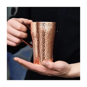 Verre à boire artisanal en cuivre pur, au design antique, conçu pour les bienfaits ayurvédiques et le stockage traditionnel de l'eau - Product Image 6