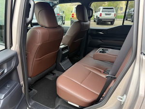 โตโยต้า แลนด์ ครุยเซอร์ LC250 2.8 D4D 4WD Executive Mild Hybrid ดีเซล SUV สำหรับขาย ราคาส่งออก - Product Image 5