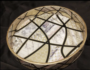 Bandeja redonda de madera Bandeja de madera hecha a mano con asa Bandeja de utensilios de cocina decorativa de madera maciza hecha en la India - Product Image 6