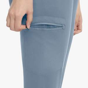 Tenue de Travail pour Infirmière d'Hôpital : Pull Col Rond et Pantalon Jogger en Coton Tissé Extensible de Haute Qualité, Uniformes Unisexe pour Détection par Aiguille - Product Image 4