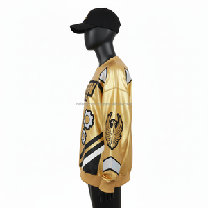 Sudadera Deportiva Dorada para Mujer, 320GSM, Invierno, Tela Brillante, Diseño Personalizado con Parche Holográfico Termotransferible en la Parte Delantera, Transpirable - Product Image 3