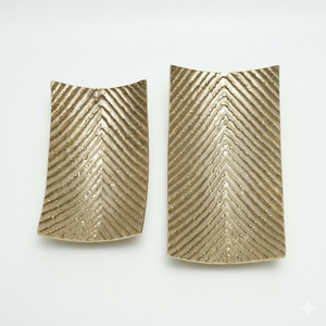 Bandeja de Metal Martillado Dorado Hecha a Mano con Asas - Plato de Servir Texturizado con Acabado de Latón Decorativo para Hogar y Hotel de Lujo - Product Image 6