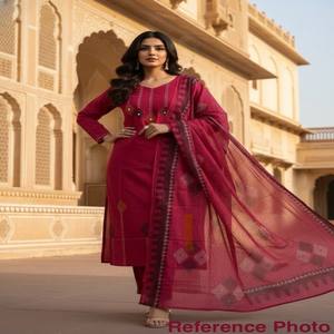 Conjunto de traje VASTRA COTTAGE de algodón puro color cereza con dupatta de algodón Mul con estampado a mano y espejo real con trabajo manual, ropa étnica. - Product Image 3