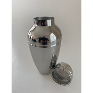 Shaker à Martini décoratif en métal argenté de bonne qualité, design maillé, écologique, pour table - Product Image 1