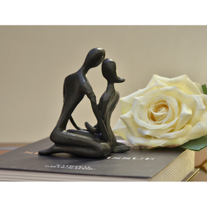 Sculpture artisanale abstraite en métal de couple, figurine romantique d'amoureux assis, statue d'amour moderne, décoration contemporaine pour la maison, mariage - Product Image 5