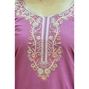 Conjunto de traje de seda Chanderi de viscosa bordada para mujer con top y pantalón con cuentas - Product Image 5