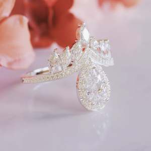 Elegante Anillo de Compromiso de Lujo Chapado en Oro Rosa con Moissanita de Corte Pera de Plata Esterlina para Mujer, Regalo para Fiestas y Bodas - Product Image 4