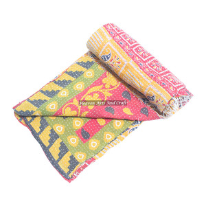Mantas Decorativas Kantha de Retazos de Sari, Reversibles, Hechas a Mano, de Algodón Lavable, Estilo Vintage, de Sari Indio Antiguo - Product Image 1
