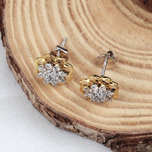 ต่างหูเพชรแท้ทรงดอกไม้เจียระไนบริลเลียนท์ ทองคำแท้ 14K ขายส่ง เครื่องประดับชั้นดี Memoria Jewels - Product Image 4