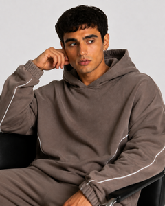 Sudadera con Capucha para Hombre OEM, Color Mocha con Líneas en Contraste, Estilo Casual, Talla Grande, Sudadera de Felpa Premium - Product Image 3