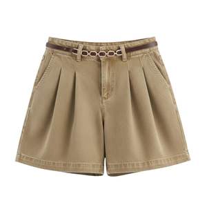 Shorts de Mezclilla Azul Deslavado de Cintura Alta con Dobladillo Deshilachado, Corte Ajustado, Prenda de Verano Moderna para Mujer - Product Image 6