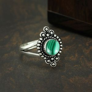 Bague pour filles en argent sterling 925 avec pierre précieuse malachite luxueuse, faite à la main, pour mariage et fête, sertie en clos, tendance - Product Image 3