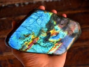 Labradorita autoportante con tamaño y color personalizados, hecha de piedra de mármol de alta calidad procedente de la India. - Product Image 5