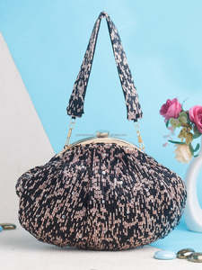 Sacs cadeaux élégants en soie brute perlée, nouveau design, avec rabat miroir perlé et fermeture à cordon, pour femmes, idéal pour les fêtes - Product Image 2