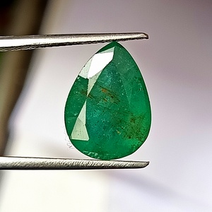 Esmeralda Zambiana Natural de 5.20 Quilates, Corte Pera Facetado, Piedra Preciosa Suelta - Product Image 1