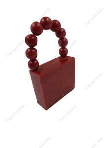 กระเป๋าคลัทช์เรซิ่นสีแดงทำมือพร้อมหูหิ้วประดับลูกปัด กระเป๋าถือดีไซน์เนอร์สำหรับงานเลี้ยงกลางคืนหรืองานแต่งงานสุดหรูสำหรับผู้หญิง - Product Image 2