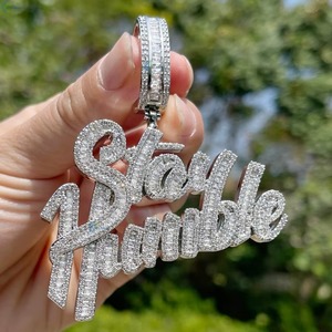 Colgante con nombre de letra de moissanita talla baguette con incrustaciones de circonitas, con la inscripción 'Stay Humble', chapado en rodio sobre plata 925, estilo Hip Hop, colgante inicial - Product Image 3