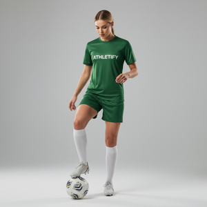 ชุดยูนิฟอร์มฟุตบอลหญิงแบบปรับแต่งได้ เสื้อและกางเกงขาสั้น ระบายอากาศได้ดี ซับเหงื่อ แห้งเร็ว ผลิตจากโพลีเอสเตอร์ 100% คุณภาพพรีเมียม สำหรับทีม - Product Image 1