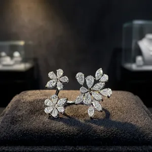 Bague de fiançailles et de mariage pour femme, style romantique, avec diamant taille marquise en grappe florale, certifiée IGI, sertie à griffes en or, bijoux fins - Product Image 5