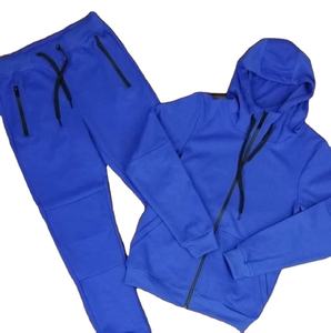 Conjunto Deportivo Unisex de Alta Calidad Personalizable con Logotipo y Diseño Único - Product Image 1