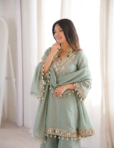 Conjunto Premium de Kurti Largo Chinon Suave y Palazzo con Bordado de Espejos Auténticos y Dupatta Elegante, Ropa Étnica para Mujer, Calidad de Exportación - Product Image 3